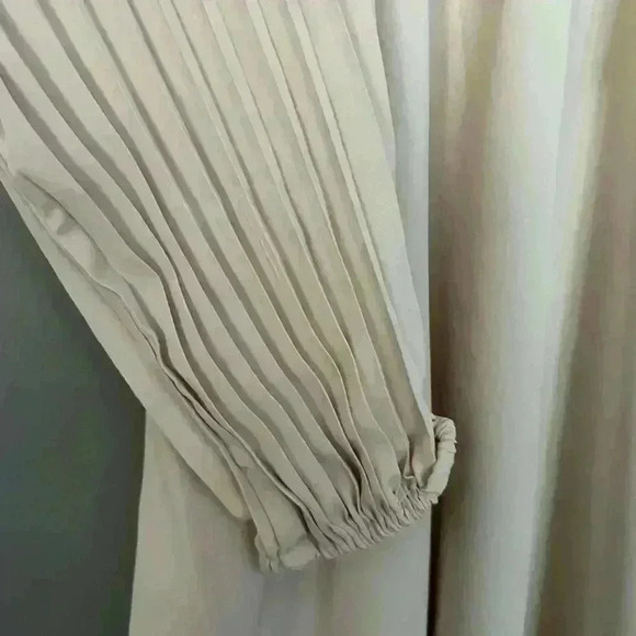 Boohoo Batwing Pleated Skater Dress (310) - Picture 7 of 10